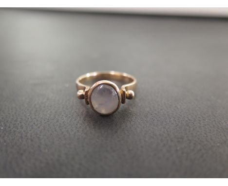 A star sapphire single-stone ring - Tests as 9ct gold - Ring size L - Weight approx 3.8gms
Condition Report: Good - With ligh