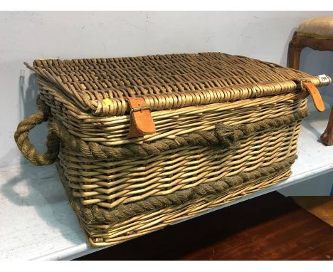 Wicker hamper