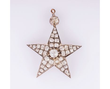 Belle Époque Stern-Anhänger mit Altschliffdiamanten. Ende 19. Jh. Silber mit 14 kt. Roségold. Besatz 42 Altschliffdiam. in na