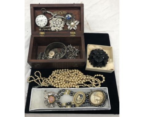 A quantity of dress jewellery to inc a silver bangle