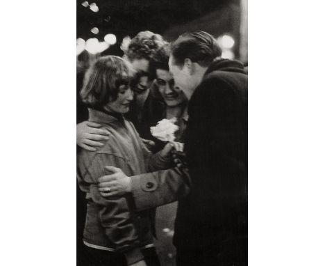 Fischer, Arno -- "West-Berlin, Weihnachtsmarkt, Lustgarten". 1952. Vintage gelatin silver print. 18,7 x 28,8 cm. Signed, titl