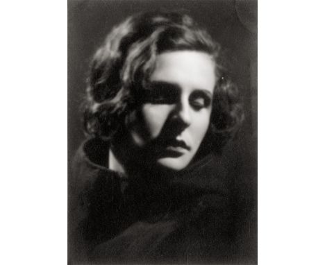 [*] Riefenstahl, Leni -- Self-portrait. Circa 1930. Vintage gelatin silver print (photo postcard). 11 x 8 cm (14 x 9,2 cm). S