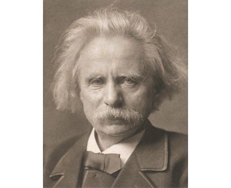[*] Perscheid, Nicola -- The composer Edvard Grieg. Circa 1900. Vintage photogravure. 15,1 x 11,7 cm (21,6 x 17 cm). Photogra