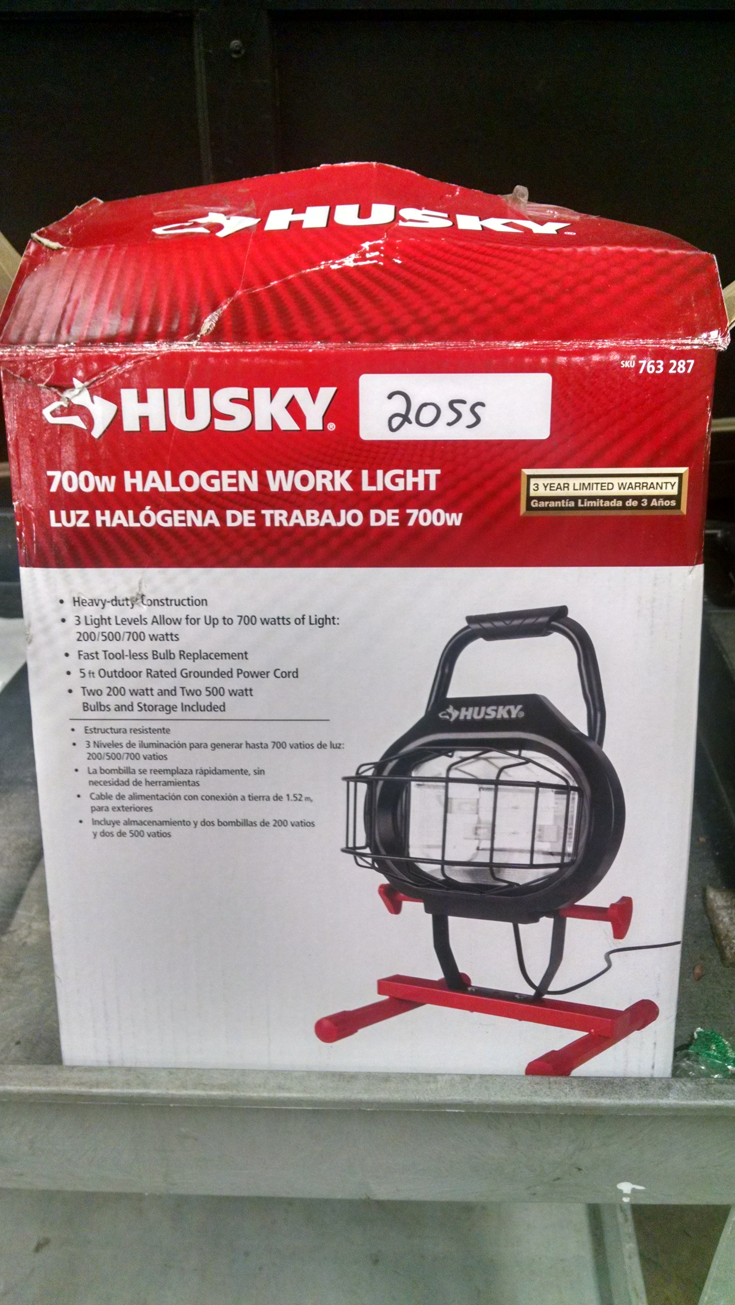 HUSKY 700W HALOGEN PORTABLE WORK LIGHT. RETAIL 27 SKU 763287