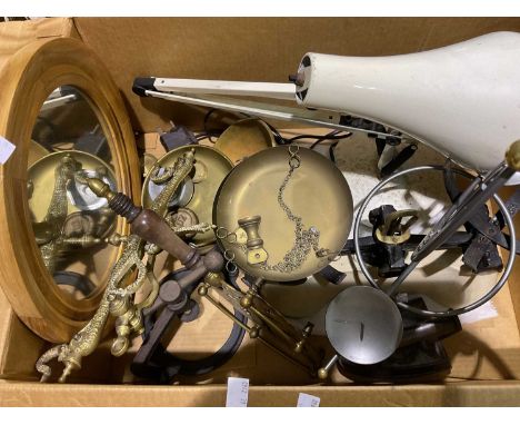 A vintage Anglepoise style lamp and a set of scales (2).