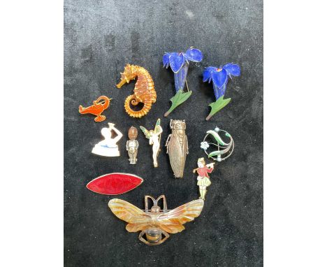 A group of decorative brooches, some with enamel detail, also a Butlin’s Clacton 1939 badge also 2 circular photgraph pendant