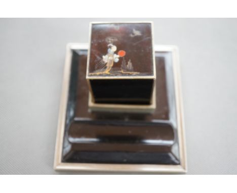 Vintage Inkwell/Pen Tray with Chinese Decoration
