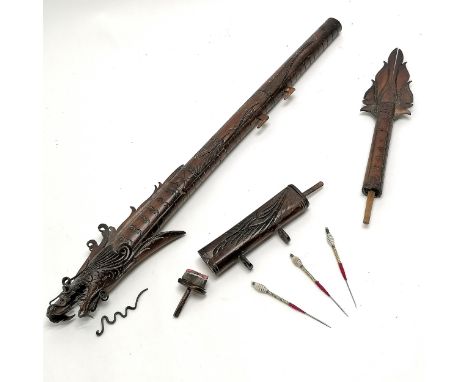 Tribal blowpipe (74cm) in the form of a dragon in stained bone with 3 original darts