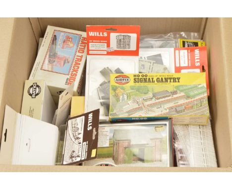 OO Gauge Trackside Kits and Accessories (40+),  all packaged/boxed, Airfix 3601 signal gantry, Ratio 547 coaling tower, 515 p
