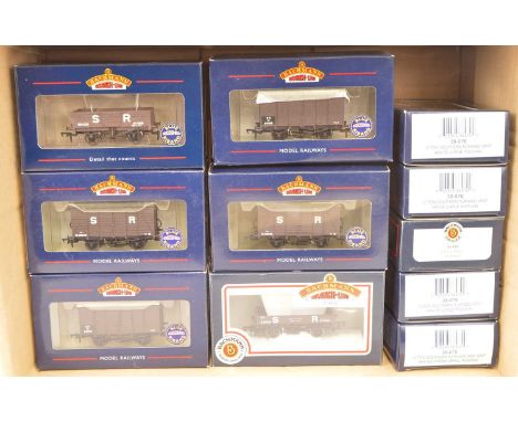 Bachmann OO Gauge SR Goods Wagons (23), all boxed, in brown livery, 38-070 planked vent van (8), 37-050 five plank wagon (2),