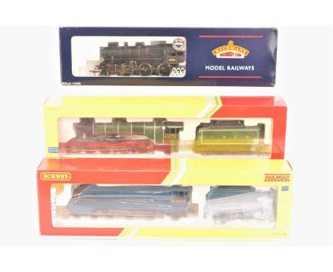 Hornby China and Bachmann OO Gauge Steam Locomotives with Tenders (3), three boxed examples, Hornby R2779 Class A4 4484 strea