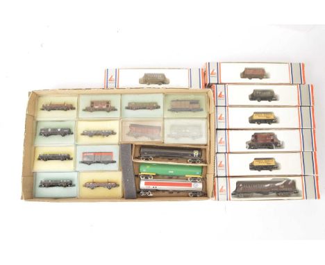 N Gauge British Outline Goods Wagons (22), boxed Lima, some incorrectly, private owner plank wagons (5), Palethorpes Syphon G