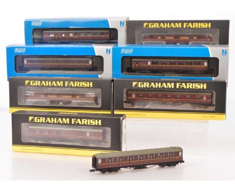 Graham Farish and Dapol N Gauge BR Maroon Coaching Stock,  mainly cased/boxed, Graham Farish by Bachmann, 374-130Z GUV Utilit