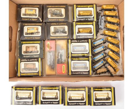 N Gauge Hopper Wagons (32), boxed and unboxed, 4511 British Sand (4) boxed, 3511 ARC (2), 3414 Tarmac (4) two unboxed, 3412 N