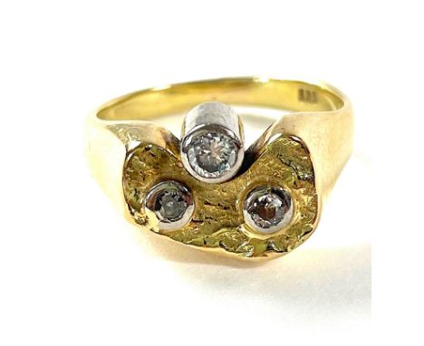Ring 585 GG/WG / 6,3 g, Brillant ca. 0,10 ct und 2 Altschliff-Diamanten ca. 0,06 ct; RG: 51. Gebrauchsspuren