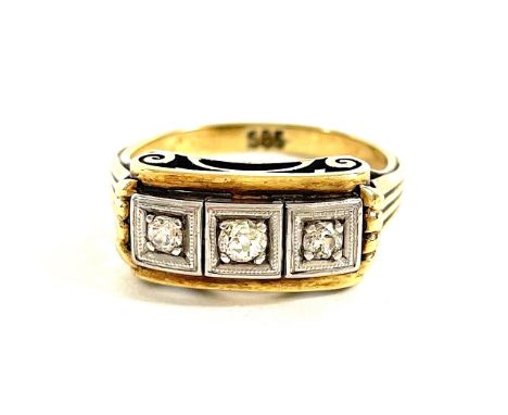 Ring 585 GG / 4,4 g; 3 Altschliff-Diamanten ca. 0,28 ct W-tcr si; RG: 56. Gebrauchsspuren