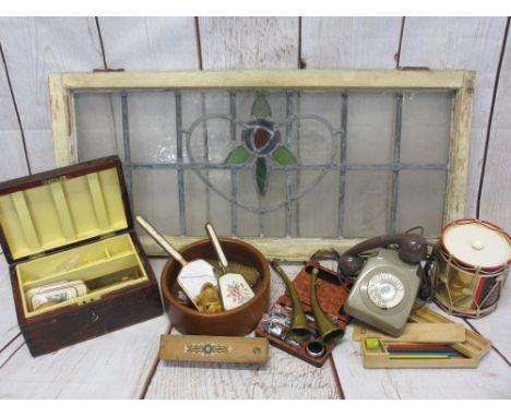 VINTAGE &amp; LATER COLLECTABLES GROUP - to include a treen lidded box, pencil cases, brass horns, coloured glass and leaded 