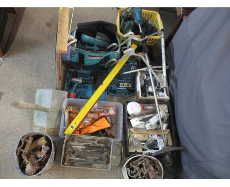 PROFESSIONAL, DIY, WORKSHOP, BUILDER'S/GARAGE TOOLS &amp; EQUIPMENT - to include various electrical tools by Bosch, Makita an