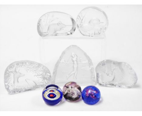 Five cameo glass paperweights, decorated with a golfer, badger, field mouse, nesting bird and a fawn, together with a Caithne
