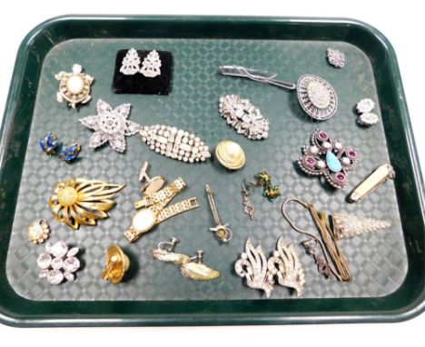 Silver and costume jewellery, including Art Deco paste set clips, brooches, earrings and scarf clips. (a quantity)