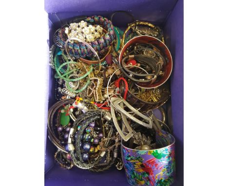 SELECTION OF COSTUME JEWELLERYincluding a Gillian Anderson floral decorated bangle, various other bangles and bracelets, pend