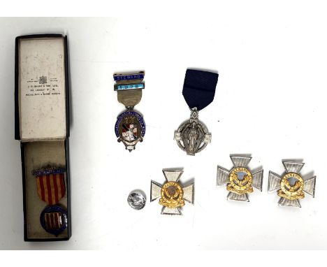 MILITARIA: A World War I Masonic medal with angle, awarded to Bro. W. Duncan, hallmarked silver, also a WWI British War Medal
