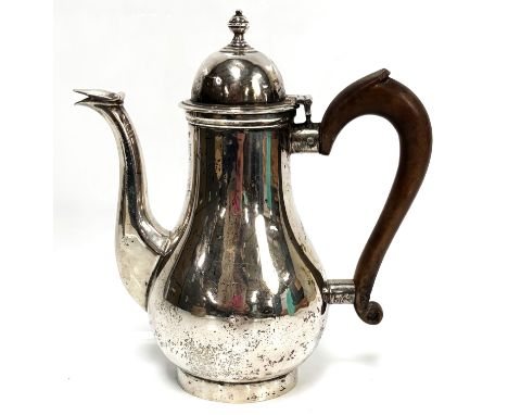 A Queen Anne Style silver coffee pot, hallmarked London 1927,   with a domed hinged lid, fruitwood scroll side handle, 20.5cm