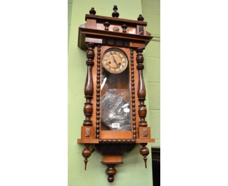 A regulator type wall clock