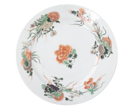 Coupe en porcelaine de Chine à décor en famille verte de fleurs Epoque Kangxi. Marque en bleu sous la base dans un double cer