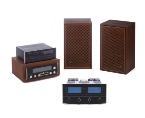 Chaîne stéréo McIntosh et 2 enceintes JBL comprenant : -1 ampli McIntosh audio autoformer type 046530 x 2, power transformer 