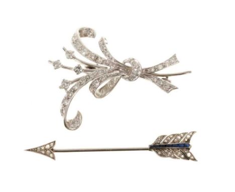 Diamond floral spray brooch with brilliant cut and single cut diamonds, 40mm, and an Art Deco diamond arrow brooch/jabot pin,
