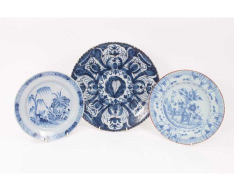 Two 18th century blue and white English/Dutch delftware dishes, together with a larger delftware dish with piercrust rim meas