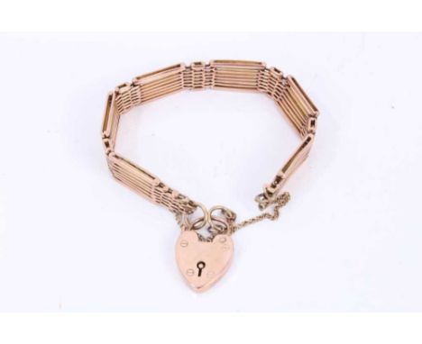 Edwardian 9ct rose gold gate bracelet with padlock clasp, 19cm.Very good condition commensurate with age, clasp works well, g
