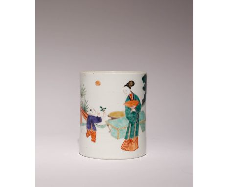 A CHINESE FAMILLE VERTE BRUSHPOT, BITONG KANGXI OR LATER Decorated with a garden scene depicting a lady and a boy at leisure 