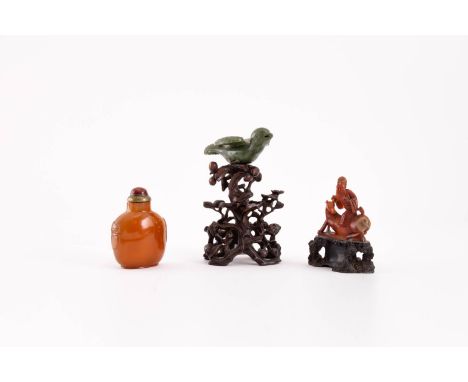 A LARGE CHINESE AGATE SNUFF BOTTLE AND TWO STONE CARVINGS QING DYNASTY AND LATER The snuff bottle with a pair of beast mask r