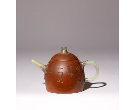 A CHINESE YIXING TEAPOT AND COVER 18TH/19TH CENTURY Set with a handle, spout and knop in hardstone, decorated with poetic ins