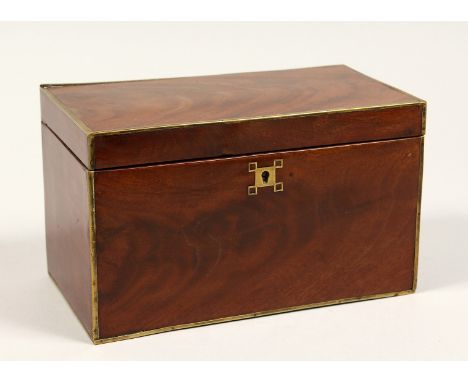 A REGENCY MAHOGANY TWO DIVISION TEA CADDY with brass stringing. 8ins long