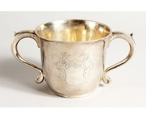 A GEORGE I SILVER CAUDLE CUP with leopard handles. 4.5ins diameter, London 1718 Weighs 10ozs.