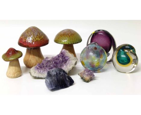 Three ceramic mushrooms, two pieces Murano style glass, piece amethyst etc. Unfortunately we are unable to do condition repor