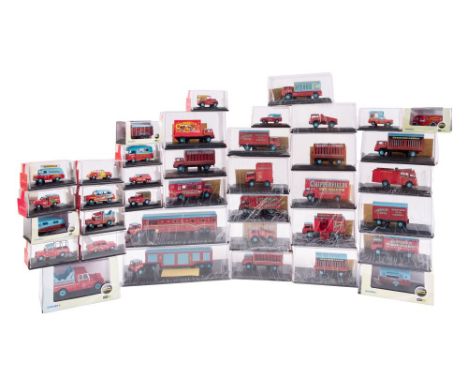 Oxford Chippefield Circus and Oxford Commercial. A collection of boxed 1/43rd and 1/76th scale circus vehicles, including;-  