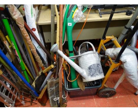 Large parcel of long handled garden tools, sack trolley, NuTool strimmer and tub of plastic garden items E/T