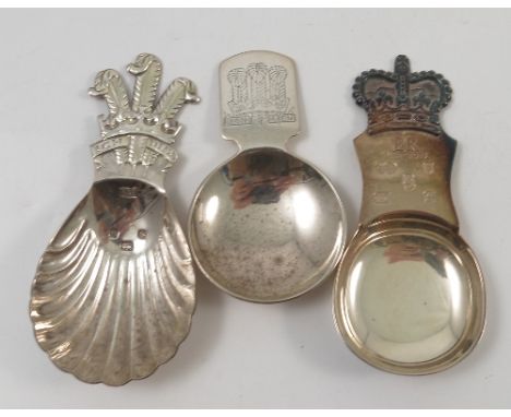 Three modern silver caddy spoons, commemorating the Royal Silver Jubilee, London 1977, the other two with Prince of Wales fea