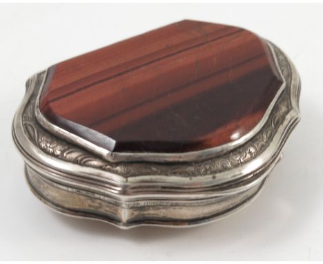 A Georgian silver snuff box, of shaped form, engraved with a coat of arms and malo mori quam foedari, inset with an agate to 