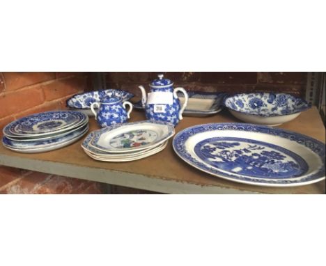 SHELF OF BLUE &amp; WHITE CHINA PLATES, TEA POTS, SUGAR BOWL &amp; 5 PLATES BY DBC WESTOVER