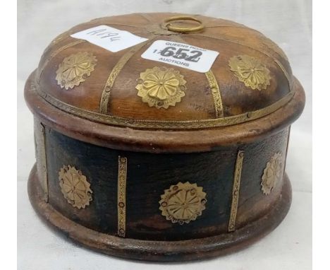 ROUND WOOD BRASS DECORATED TRINKET BOX