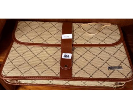 A WALTMANN &amp; SON PROFESSIONAL KITCHEN KNIFE SET IN CARRYING CASE - AS NEW