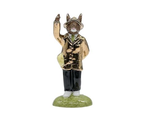 This is a special gold colorway edition of 75 to commemorate the 20th anniversary of Bunnykins Figures. Umpire Bunnykins feat