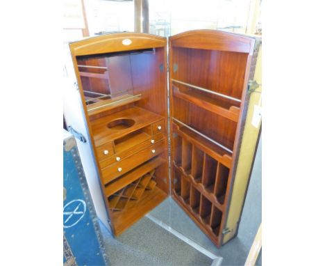 A Starbay Mobiler De Marine accessories de voyage drinks travel bar in the style of a travel trunk.
