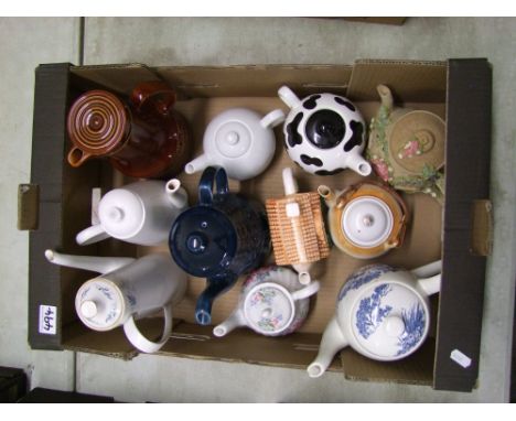 A collection of ceramic teapots and coffee pots: including a Beswick example (1 tray). 