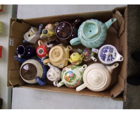 A collection of ceramic teapots: including Sadler and P&amp;K examples (1 tray). 